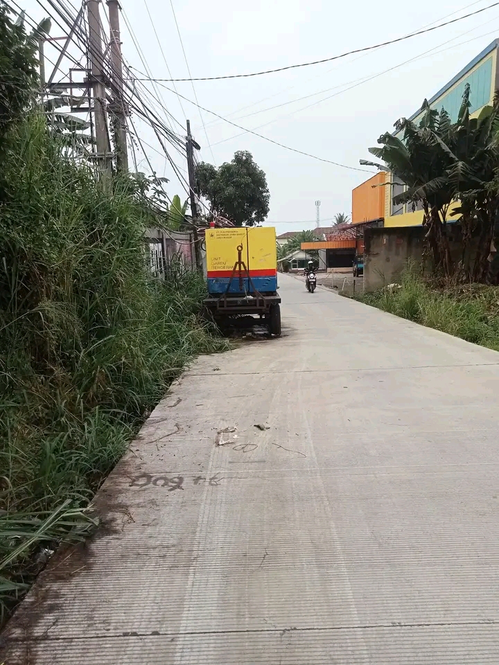 Keberadaan Gardu PLN di Tenjolaya Menjadi Keluhan Warga: Banyak Pengendara Roda Dua Menjadi Korban