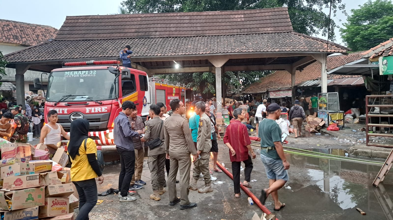 Polsek Ciampea Bersama Instansi Terkait Lakukan Investigasi Penyelidikan Terkait Kebakaran Pasar Ciampea Endah