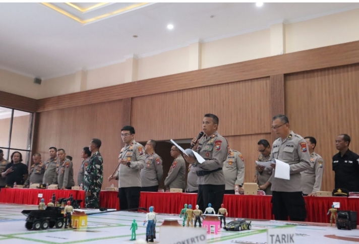 Polresta Sidoarjo Menggelar Tactical Floor Game (TFG) dan Tactical Wall Game (TWG) Polresta Sidoarjo Menggelar Tactical Floor Game (TFG) dan Tactical Wall Game (TWG)