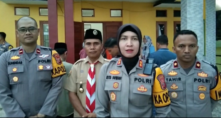 Jum'at Curhat Kapolres Kota sukabumi, AKBP Rita Suwadi Gelar Baksos Bagi -bagi Sembako Jum'at Curhat Kapolres Kota sukabumi, AKBP Rita Suwadi Gelar Baksos Bagi -bagi Sembako