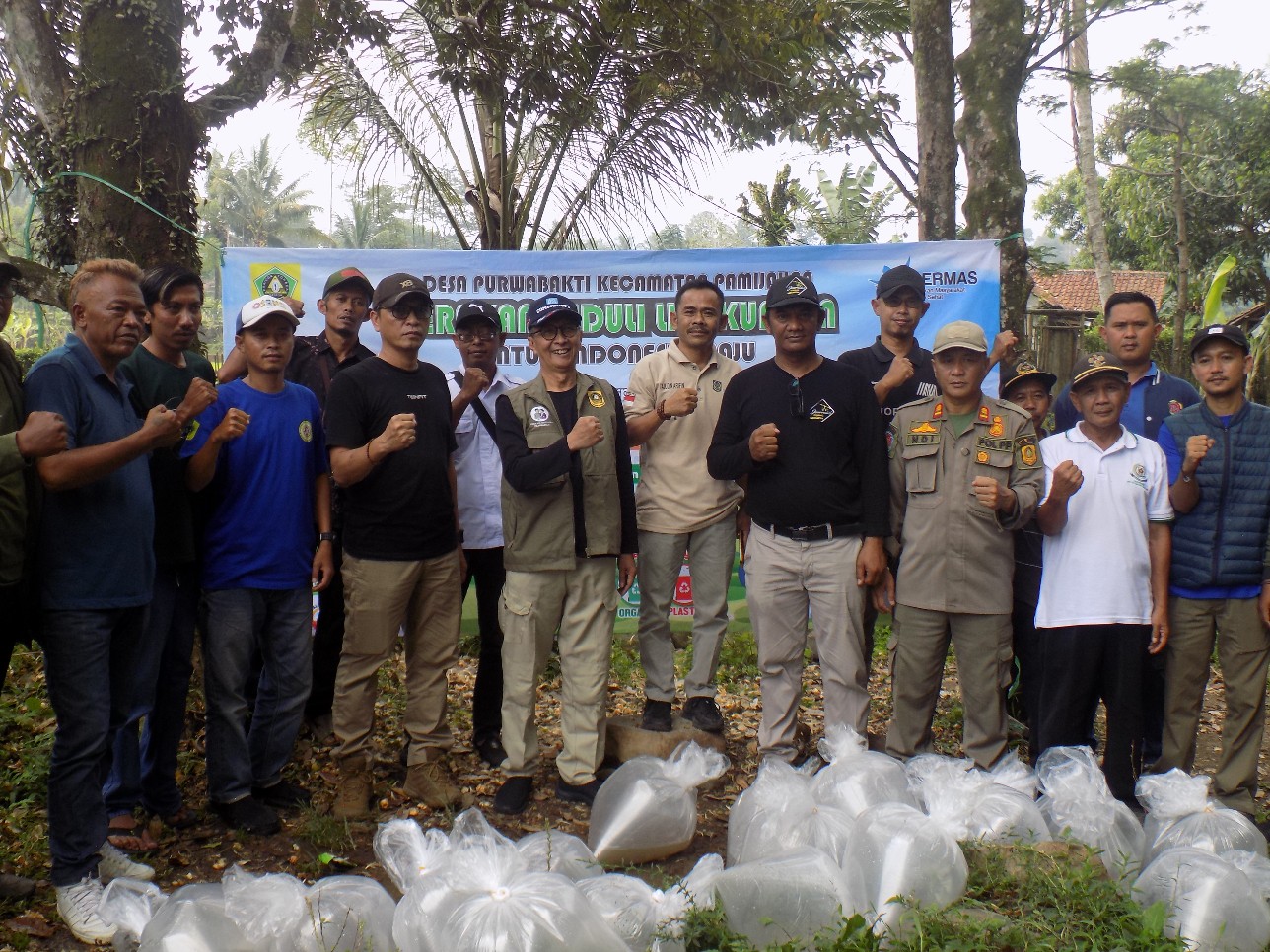 Desa Purwabakti Gelar Gerakan Peduli Lingkungan dengan Kegiatan Tabur Benih Ikan