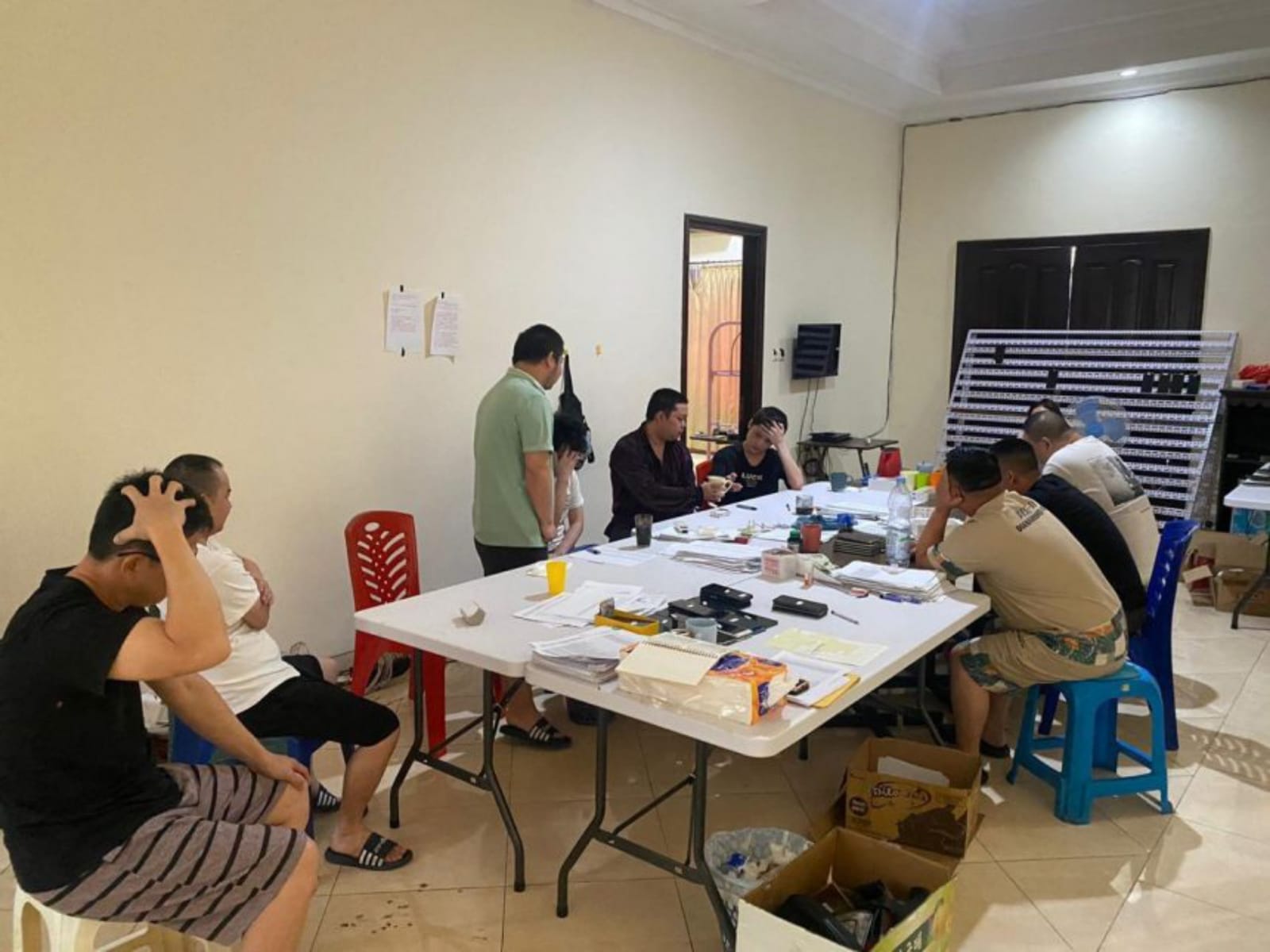 10 WNA Kasus Penipuan Online Scamming, Berhasil Di Amankan Satreskrim Polrestabes Surabaya