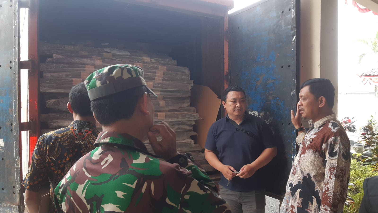 PPK Kecamatan Ciampea Terima 1.012 Bilik Suara untuk Pilkada 2024