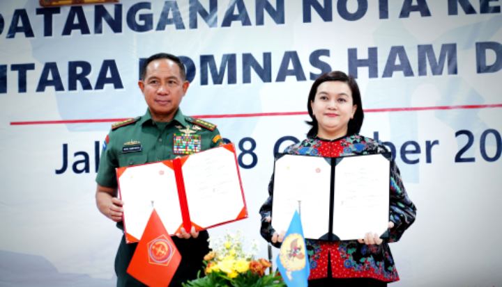 Panglima TNI dan Ketua Komnas HAM Tanda Tangani MoU untuk Peningkatan Kerjasama Pemajuan dan Perlindungan HAM Panglima TNI dan Ketua Komnas HAM Tanda Tangani MoU untuk Peningkatan Kerjasama Pemajuan dan Perlindungan HAM