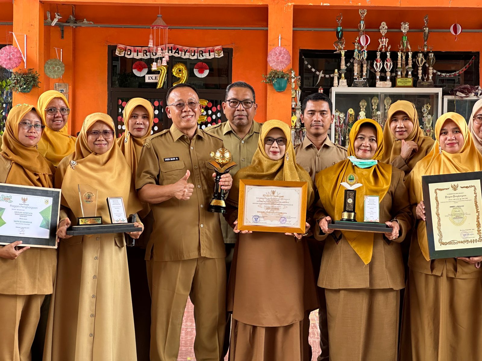 Diapresiasi Menteri LHK, Komitmen Wujudkan Sekolah Berbasis Lingkungan SMPN 2 Sukaraja Raih Penghargaan Sekolah Adiwiyata Mandiri 2024 Diapresiasi Menteri LHK, Komitmen Wujudkan Sekolah Berbasis Lingkungan SMPN 2 Sukaraja Raih Penghargaan Sekolah Adiwiyata Mandiri 2024