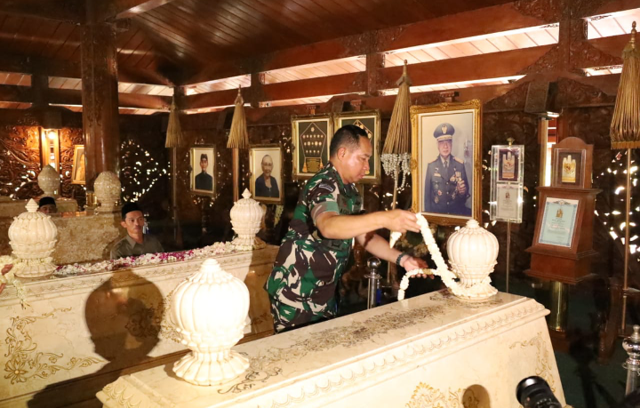 Panglima TNI Laksanakan Ziarah ke Makam Presiden RI ke-2