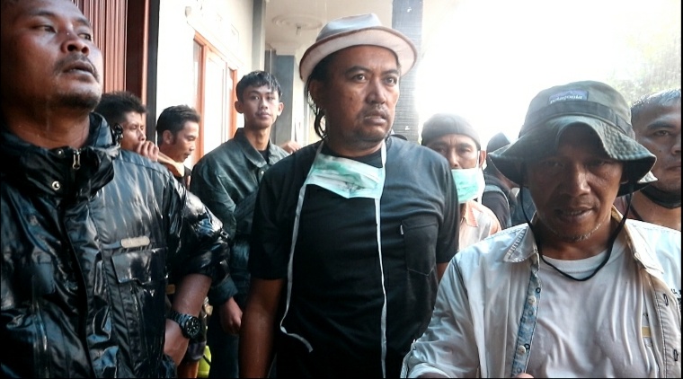 Tuntut Keterbukaan, Warga Desa Cipetir Kecamatan Kadudampit Gruduk Kantor Desa