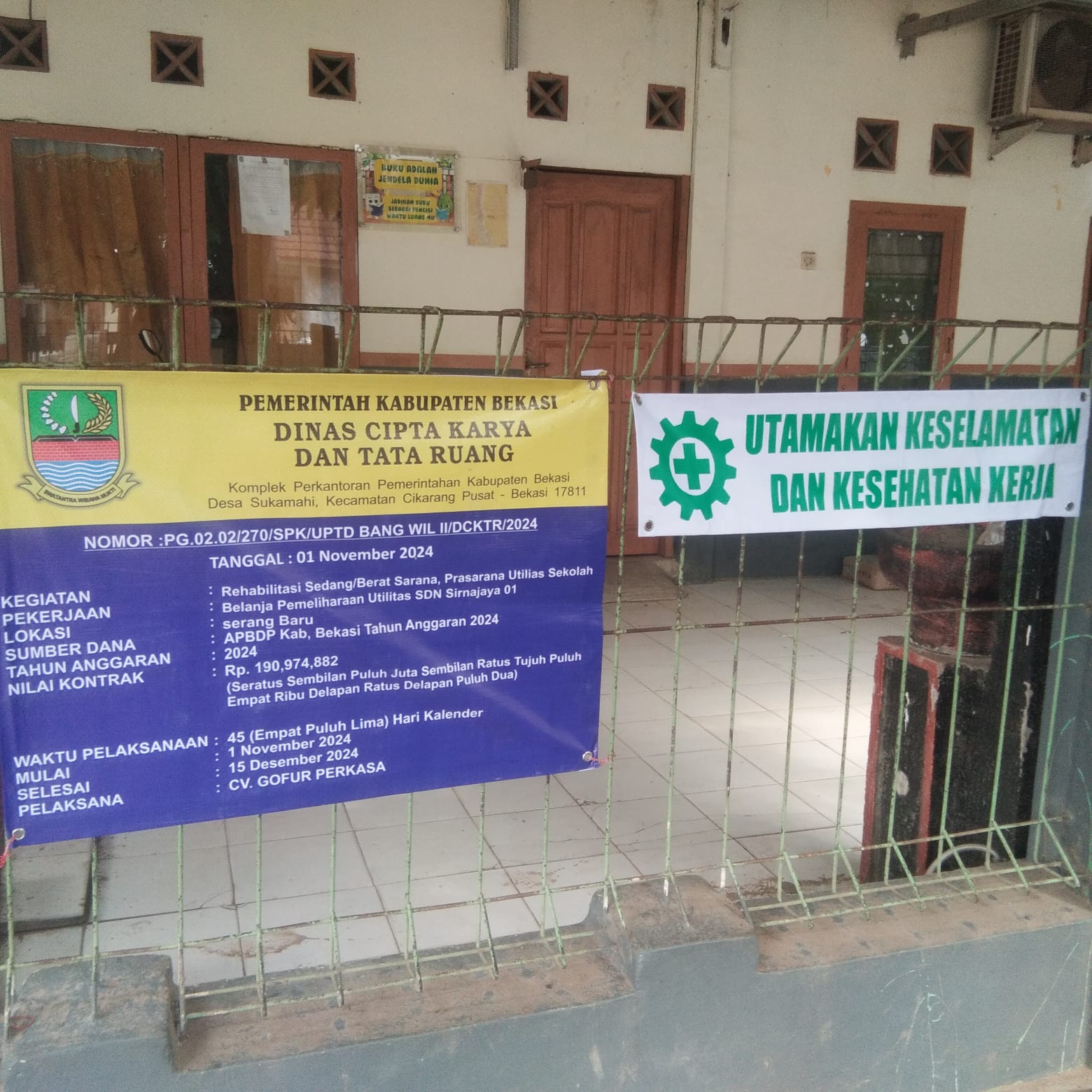 Diduga Pengawas Tutup Mata Seolah ada Unsur Kesengajaan, Spanduk Dipasang Sementara Pekerja Tidak Dilengkapi K3