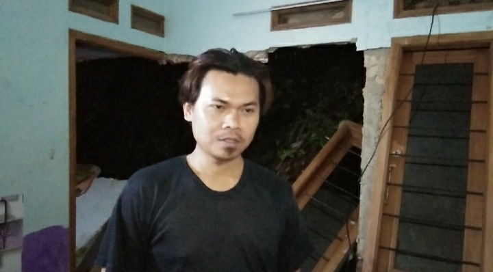 Satu Rumah Di Kecamatan Kadudampit Hancur Di Terjang Longsor, Dua Terdampak