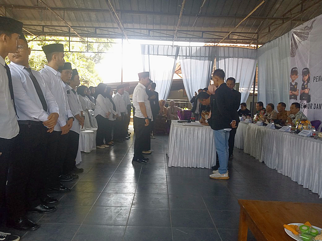 Panwaslu Kecamatan Ciampea Lantik dan Berikan Pembekalan kepada 253 Pengawas TPS