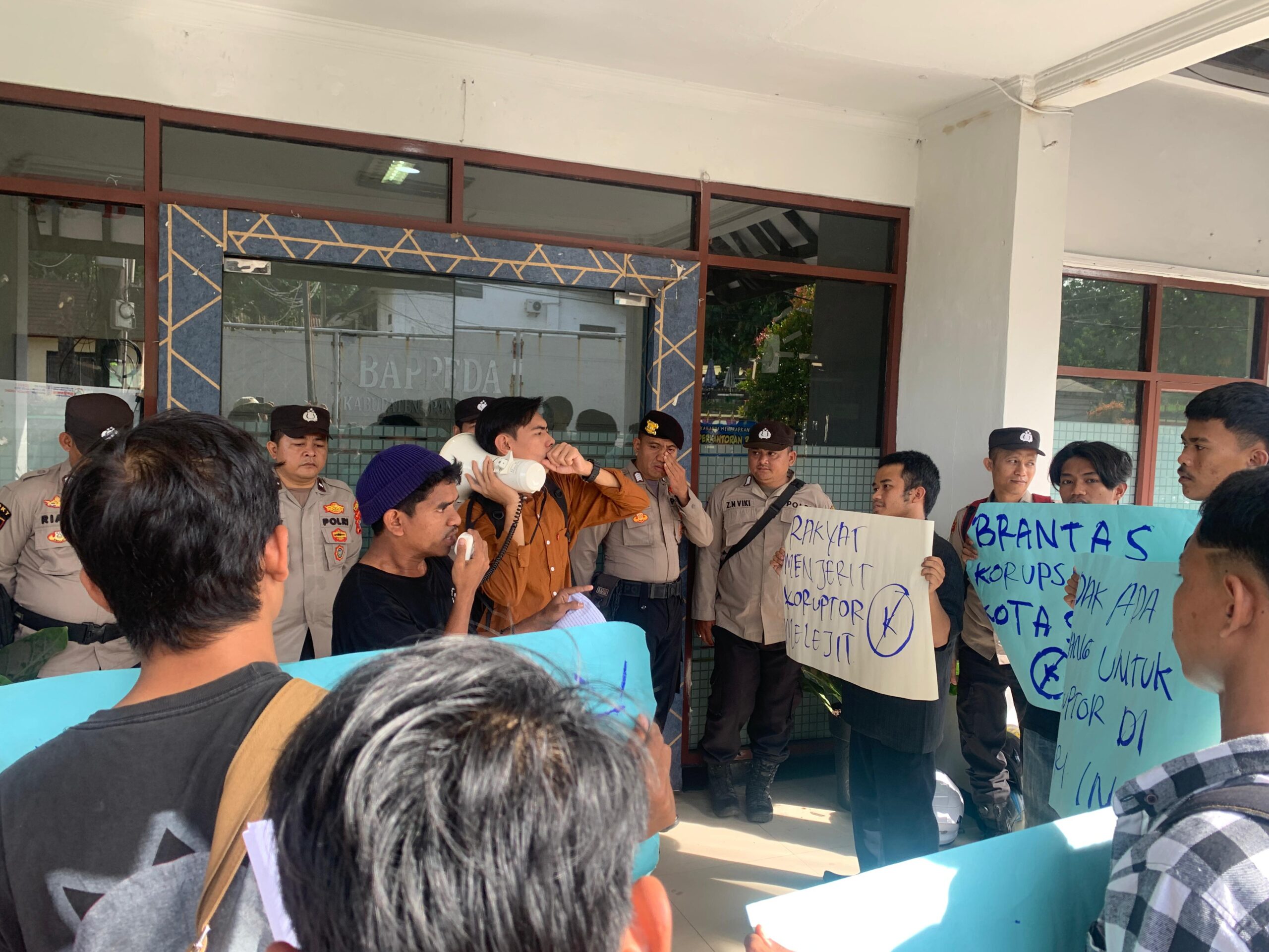 GEMPA Turun Ke Kantor BAPPEDA Pandeglang