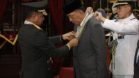 IMG-20250313-WA0106 Panglima TNI Sematkan Bintang Yudha Dharma Utama Kepada Menhan RI