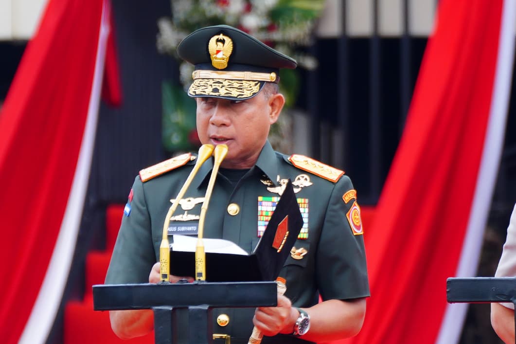 Panglima TNI dan Kapolri Lantik 1.621 Prabhatar di Akmil Magelang Panglima TNI dan Kapolri Lantik 1.621 Prabhatar di Akmil Magelang