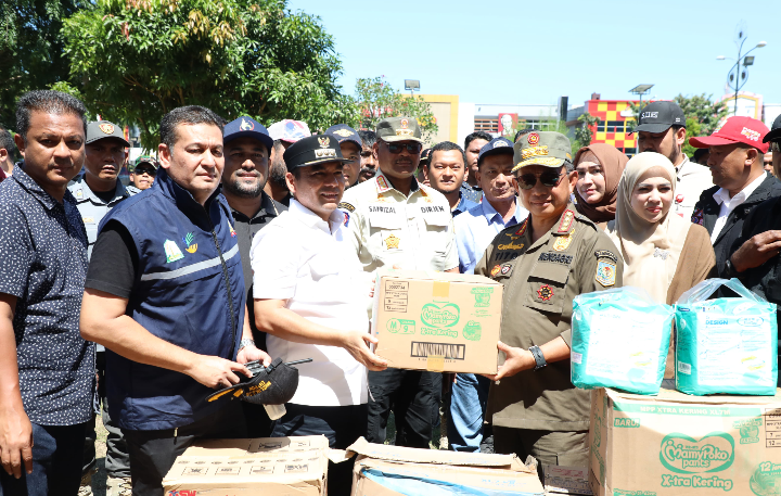 Turun ke Lhokseumawe, Mendagri Cek Infrastruktur Vital dan Salurkan Bantuan