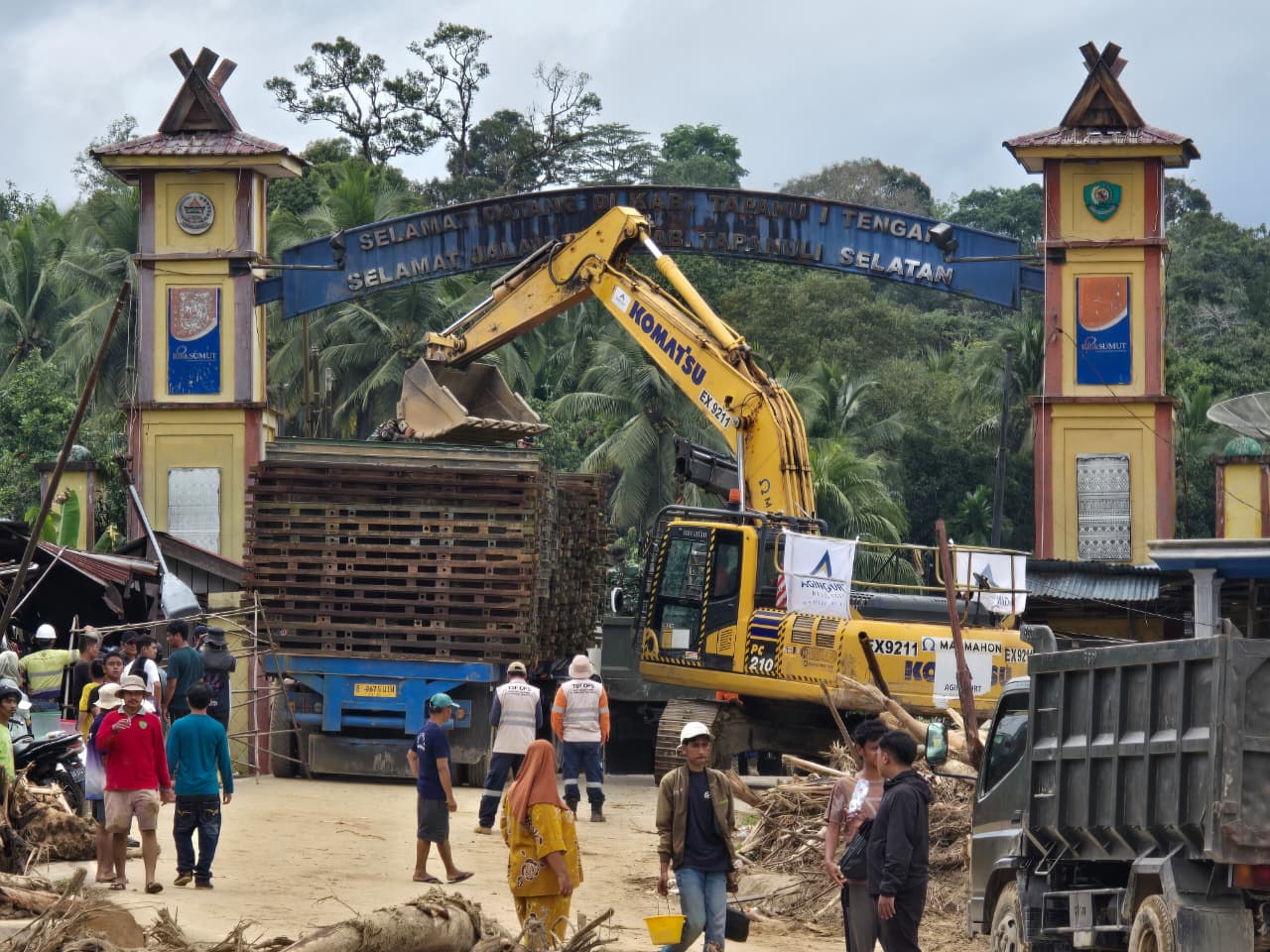 TNI Kerahkan Yon Zipur I/DD Pasang Jembatan Bailey Penghubung Tapsel-Tapteng