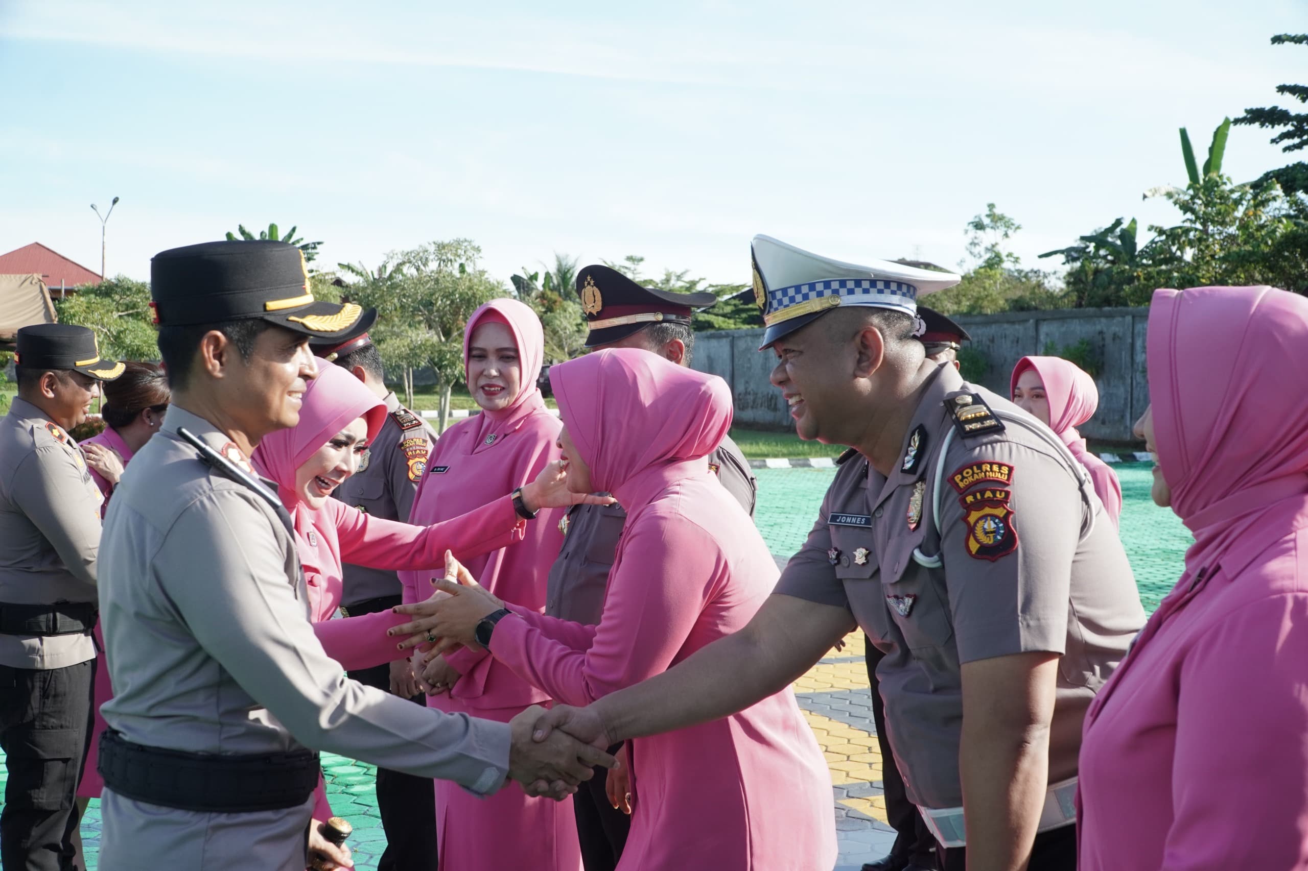 63 Personel Polres Rokan Hulu Resmi Naik Pangkat, Kapolres Tekankan Tanggung Jawab dan Profesionalisme