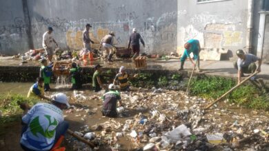 Menjelang Akhir Tahun, Pemdes Cihideung Ilir Bersama Resus dan DPUPR Gelar Aksi Bersih-Bersih Bantaran Irigasi Menjelang Akhir Tahun, Pemdes Cihideung Ilir Bersama Resus dan DPUPR Gelar Aksi Bersih-Bersih Bantaran Irigasi