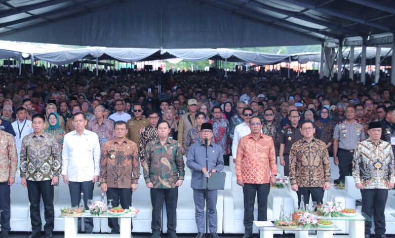 Diikuti Sejumlah Menteri dan Elemen Masyarakat, Mendes Yandri Pimpin Deklarasi Boyolali pada HDN 2026 Diikuti Sejumlah Menteri dan Elemen Masyarakat, Mendes Yandri Pimpin Deklarasi Boyolali pada HDN 2026