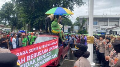 Ribuan Sopir Angkot Protes Penghapusan 1.940 Unit, Kepung Balai Kota Bogor