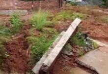 Hujan Deras Sebabkan Tebing Longsor di Cibunian, Penghuni di Tiga Rumah Langsung Dievakuasi