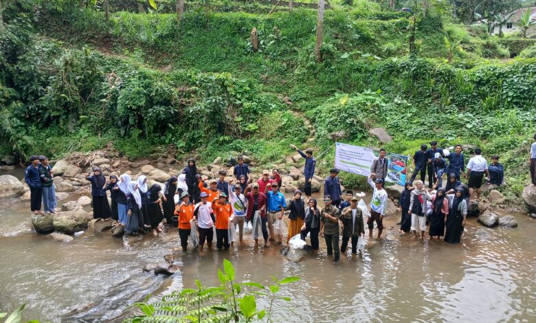 HIPAM Tebar 7.000 Benih Ikan di Sungai Cigamea, Wujud Nyata Jaga Ekosistem Alam Pamijahan