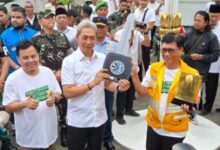 Senyum Penghargaan, Tangis Kehilangan: Sawah Warga Cimangir Kaler Hilang Tertutup Sampah