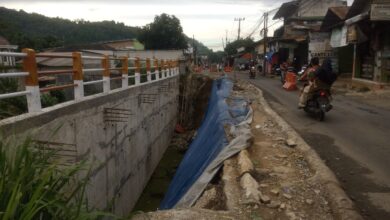 Proyek TPT Jalan Cikampak–Bojong Rangkas di Bogor Barat belum rampung