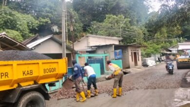 UPT Nanggung Mulai Perbaiki Jalan Ace Tabrani Usai Sempat Ditambal Swadaya Warga