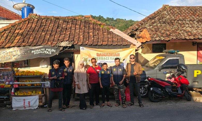 Karang Taruna Sukajaya Gerebek Takjil, Pospol Jadi Saksi Karang Taruna Sukajaya Gerebek Takjil, Pospol Jadi Saksi