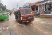 Musim Hujan, Jalan Barengkok–Karacak Leuwiliang Kerap Banjir