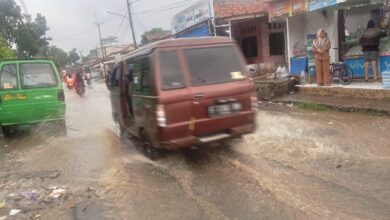 Musim Hujan, Jalan Barengkok–Karacak Leuwiliang Kerap Banjir