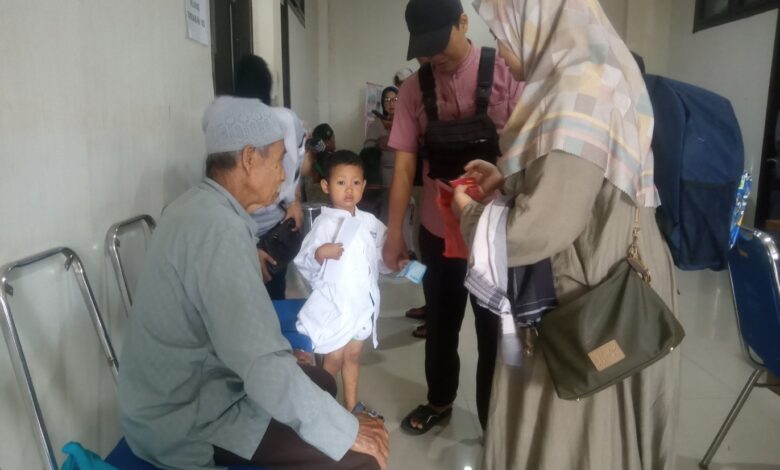 Kebahagiaan Warga Warnai Sunatan Massal di Kecamatan Leuwiliang