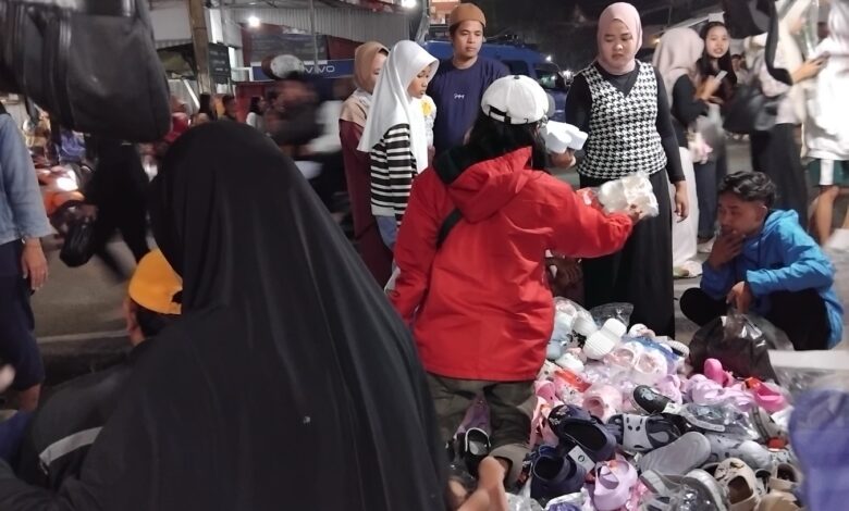Dua Kali Perayaan Idul Fitri 1447 H, Pedagang Dadakan Keluhkan Penurunan Omzet Dua Kali Perayaan Idul Fitri 1447 H, Pedagang Dadakan Keluhkan Penurunan Omzet