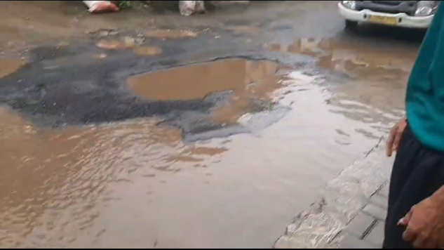 Warga Padmon Ciaruteun Ilir Keluhkan Jalan Rusak, Pengguna Kendaraan Minta Segera Diperbaiki