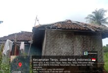 Miris! Di Tengah Perumahan Elite, Warga Tenjo Bertahan di Rumah Rapuh Miris! Di Tengah Perumahan Elite, Warga Tenjo Bertahan di Rumah Rapuh