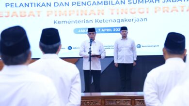 Lantik 12 Pejabat, Menaker: Jabatan Bukan Sekadar Posisi, Layanan Publik Harus Jadi Prioritas