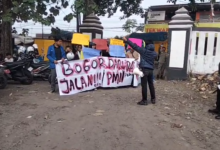 PMII INAIS Bogor Gelar Aksi Demonstrasi Tuntut Perbaikan Jalan Rusak di Beberapa Titik