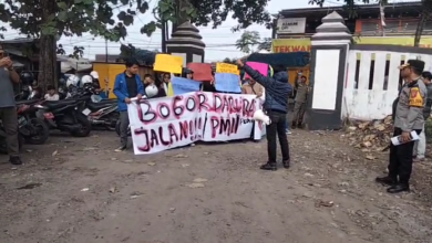 PMII INAIS Bogor Gelar Aksi Demonstrasi Tuntut Perbaikan Jalan Rusak di Beberapa Titik