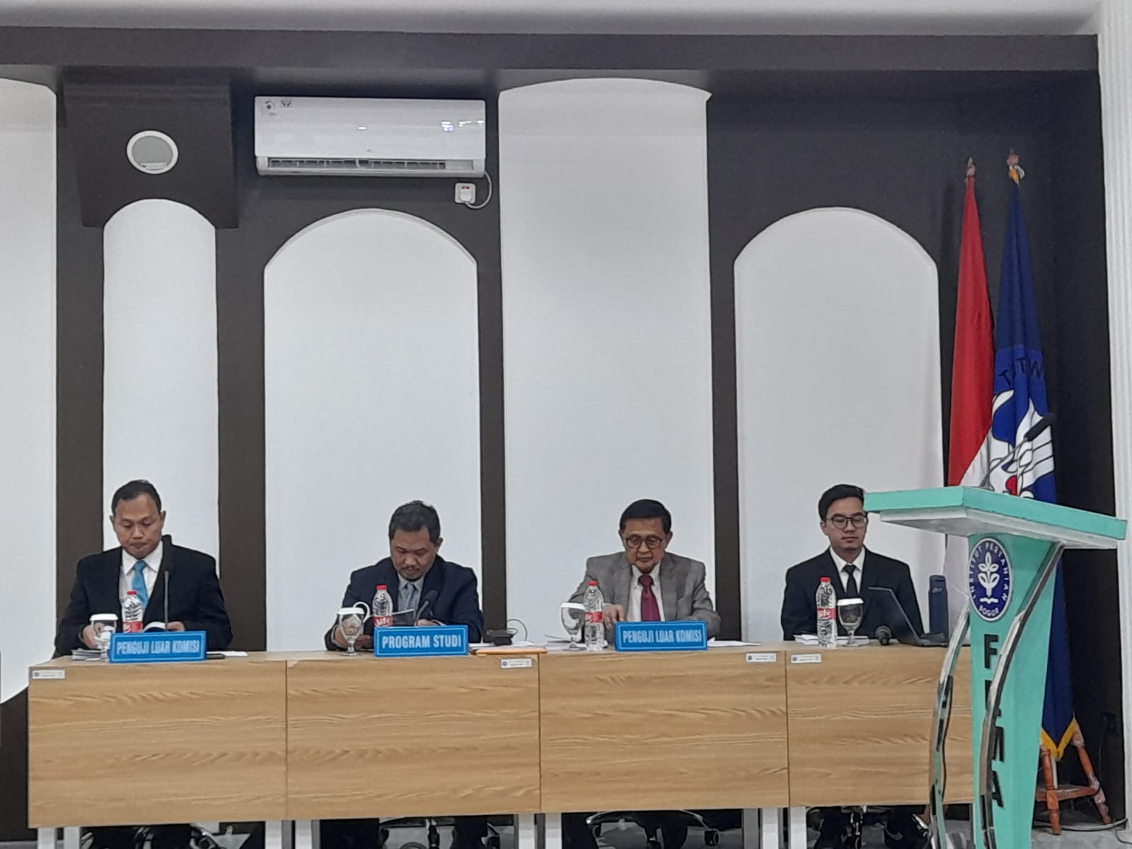 Program Studi Sosiologi Pedesaan IPB Demokrasi Semu Memiskinkan Desa