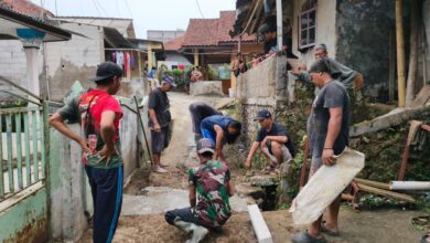 Warga Kaunggading Swadaya Cor Jalan Lingkungan, Berharap Pembangunan Desa Lebih Merata