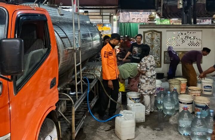 BPBD Kabupaten Bogor Terus Pasok Air Bersih untuk Warga Terdampak Kekeringan