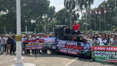 Ratusan Sopir Angkot Gempur Balai Kota Bogor, Tolak Penertiban Angkot Tua