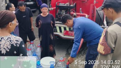 Damkar Sektor Leuwiliang Salurkan 10 Ribu Liter Air Bersih untuk 1.300 Warga Pamijahan