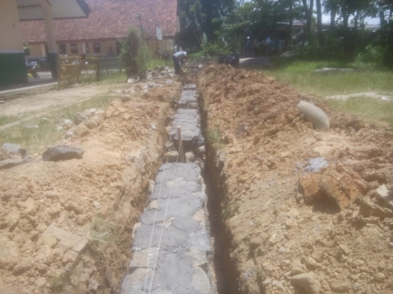 Proyek Pemagaran SDN Sindang Mulya 03 Desa Sindang Mulya Kec. Cibarusah Diduga Dinas Cipta Karya Dan Tata Ruang Kab. Bekasi Tutup Mata IMG 20221123 WA0017