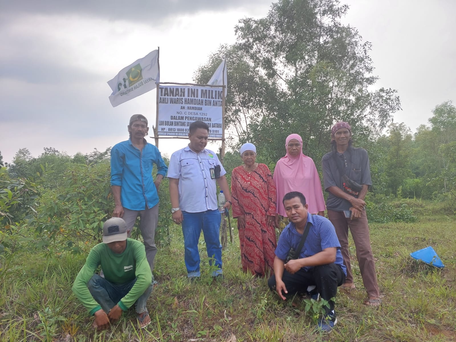 Ahli waris Keluarga Anta Saih Pasang Plang yang di Klaim oleh fihak Modernland di kampung Bontit Tangerang modernland 1