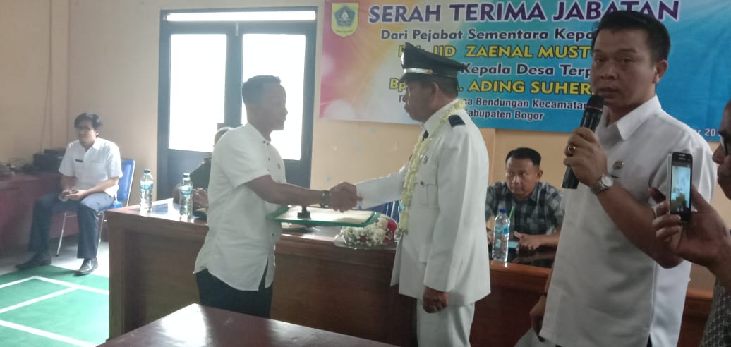 SELANG BEBERAPA JAM DARI PELANTIKAN , PEMDES BENDUNGAN ADAKAN ACARA SERTIJAB IMG 20191218 WA0066