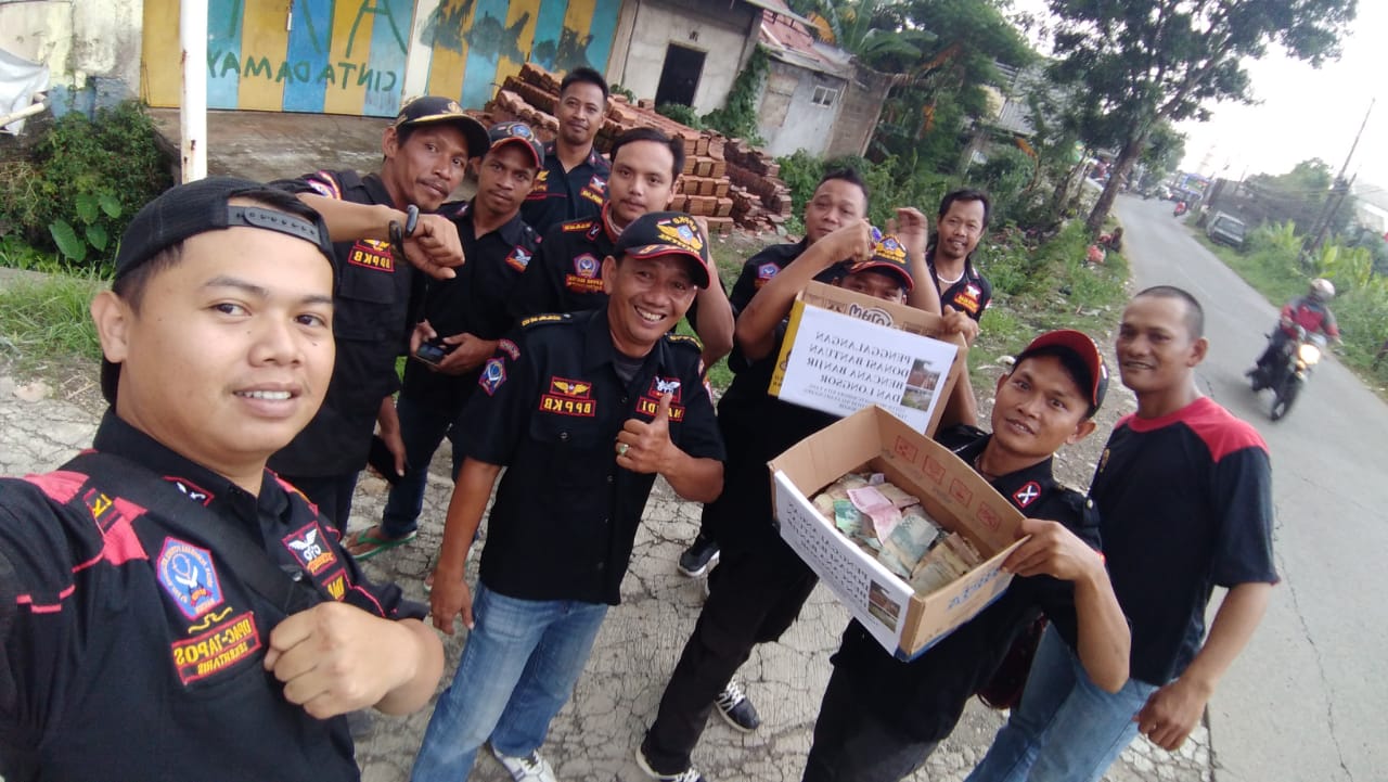 BBPKB DPAC Tapos Gelar Aksi Kemanusiaan Untuk Korban Banjir Cigudeg. bppkb banten dipinggir jalan