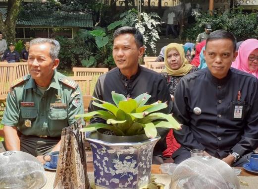 dua camat dalam pisah sambut