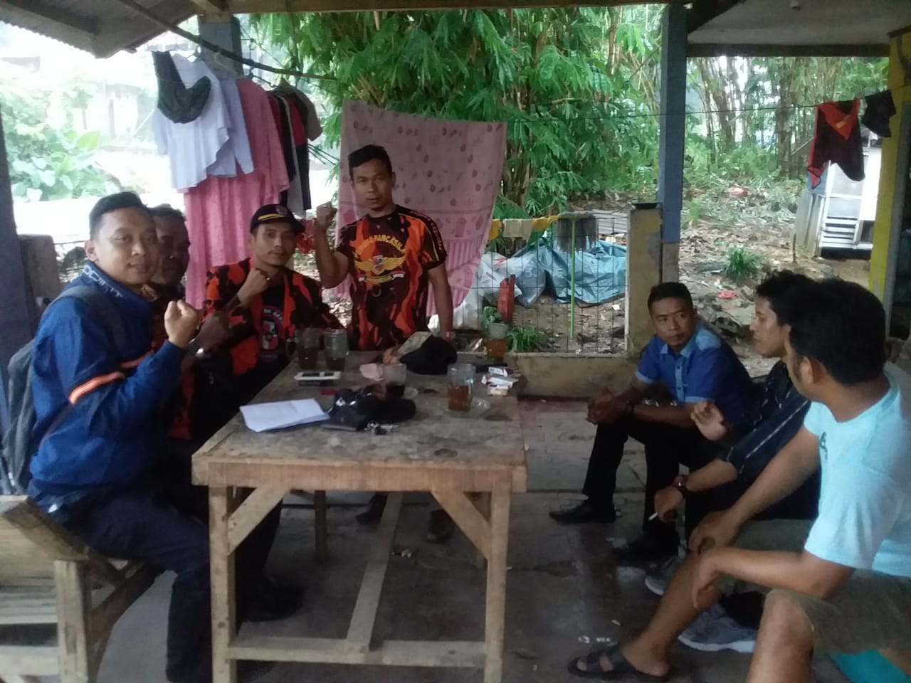 pekerja yang dirumahkan