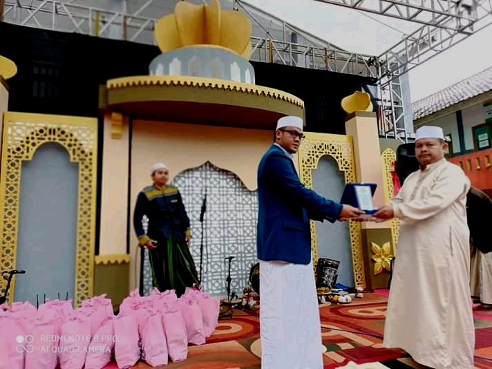 peenyerahan banaatuan pondok pesantren